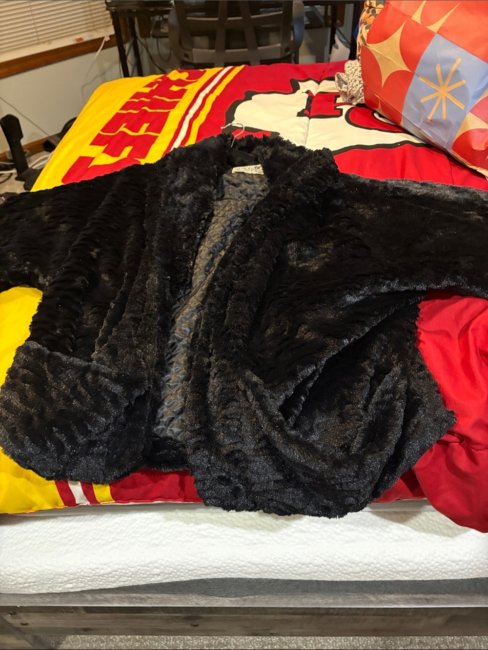 Jolt Black Plush Teddy Jacket good condition! Size Large nice - Picture 9 of 16